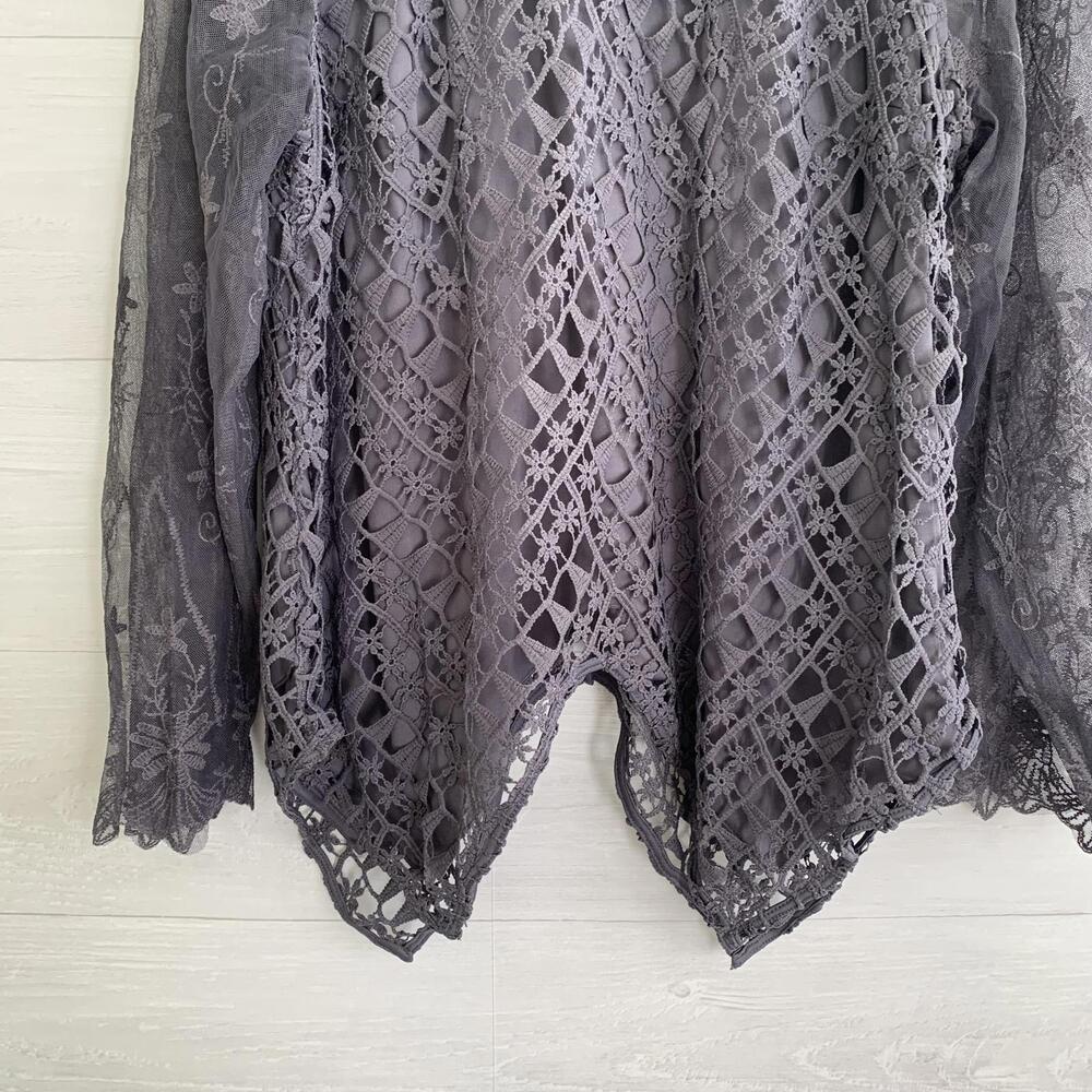 Black Lace Long-Sleeve Blouse - Picture 3 of 7